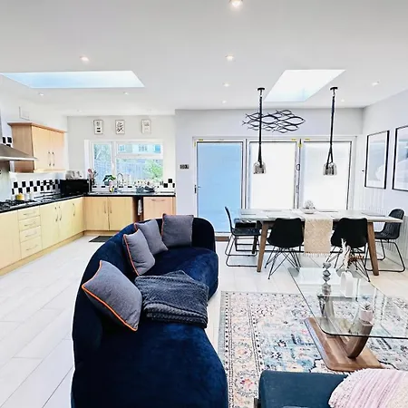 Isleworth House London By Smart Corporate Stays-3
