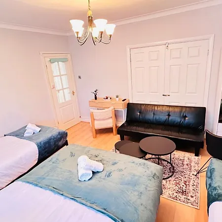 Isleworth House London By Smart Corporate Stays-3